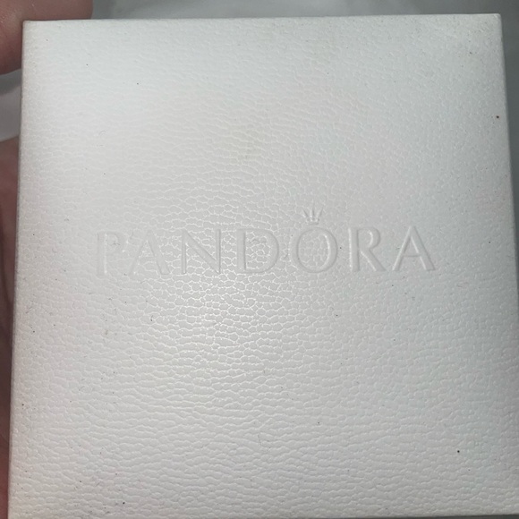 Pandora charm bracelet with 8 charms already included - Picture 2 of 3